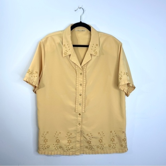 Vintage pleated embroidered mustard yellow short sleeve blouse - Picture 3 of 8